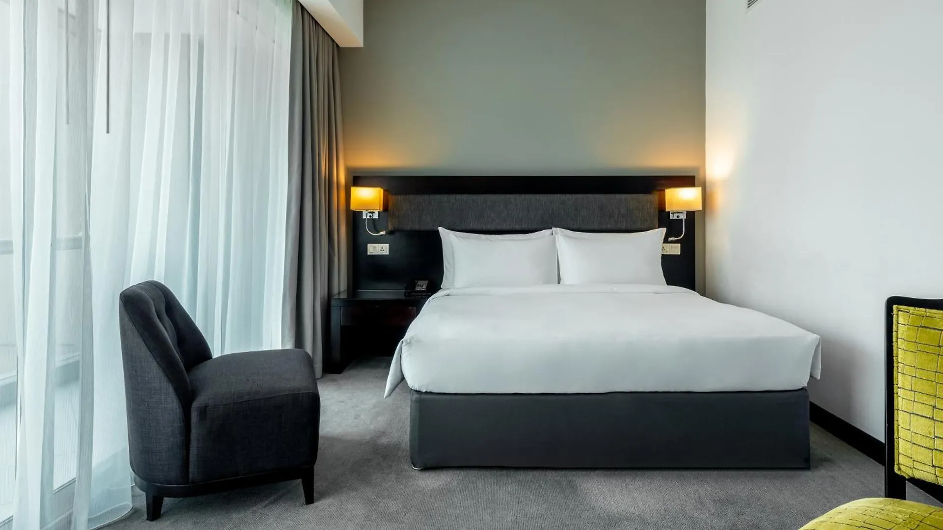 Flora Creek Deluxe Hotel Apartments, Dubai 4*,